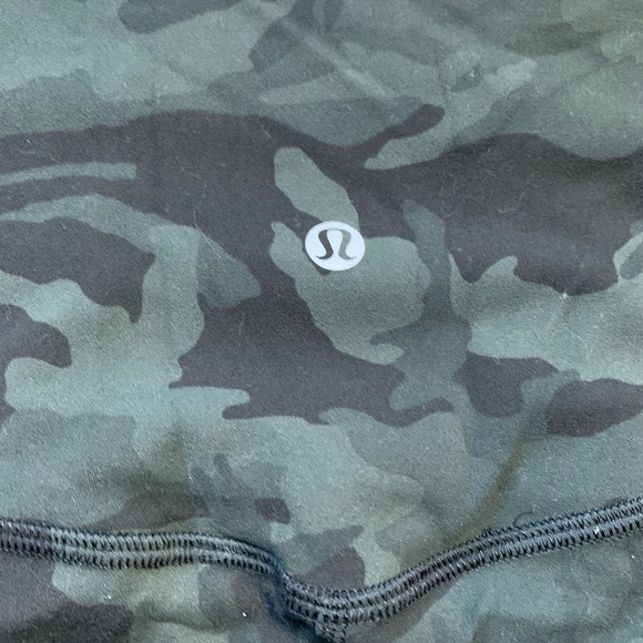 Lululemon align crop 21” size 6 camo leggings - Picture 2 of 4